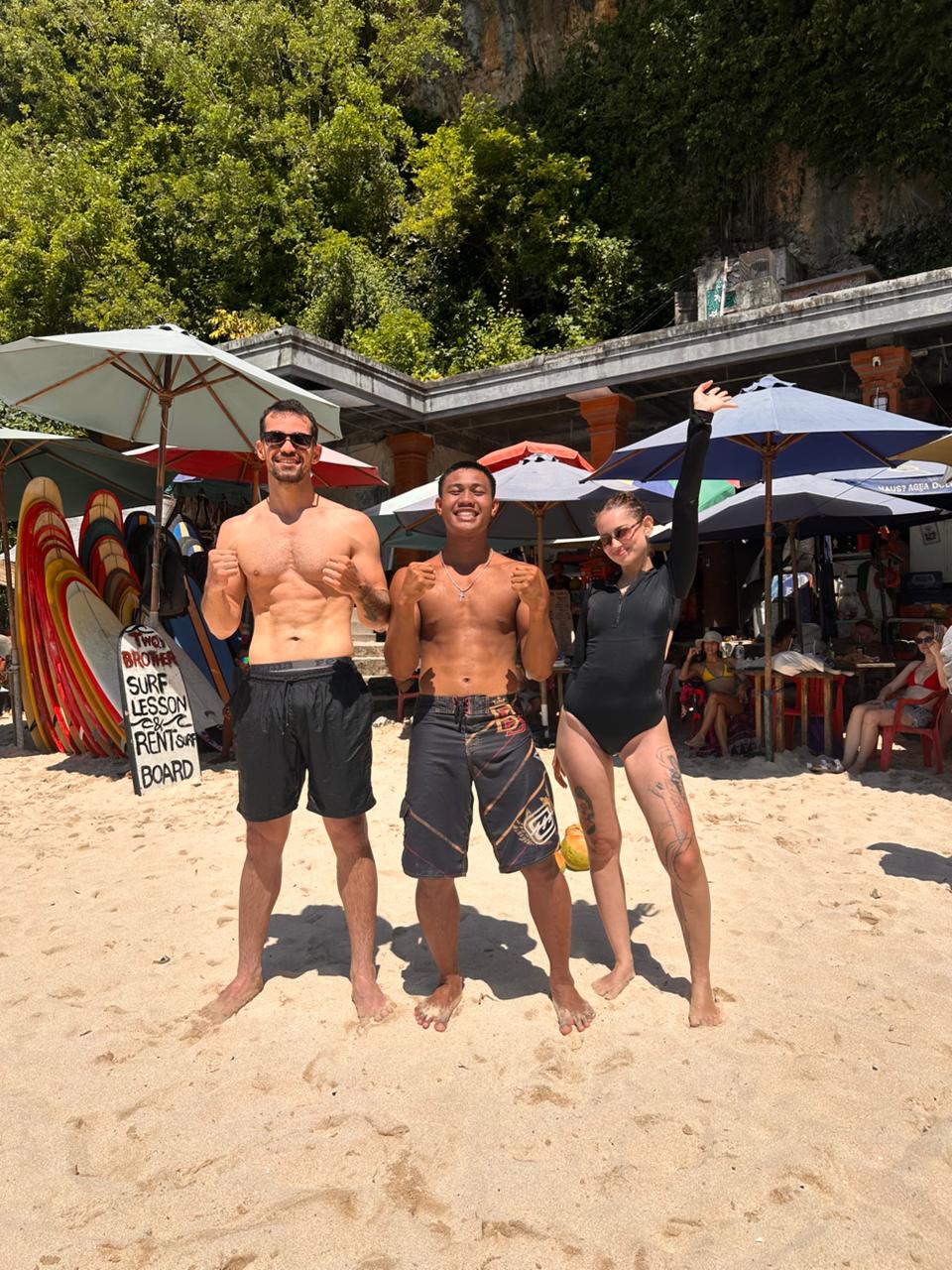 Group surf lesson